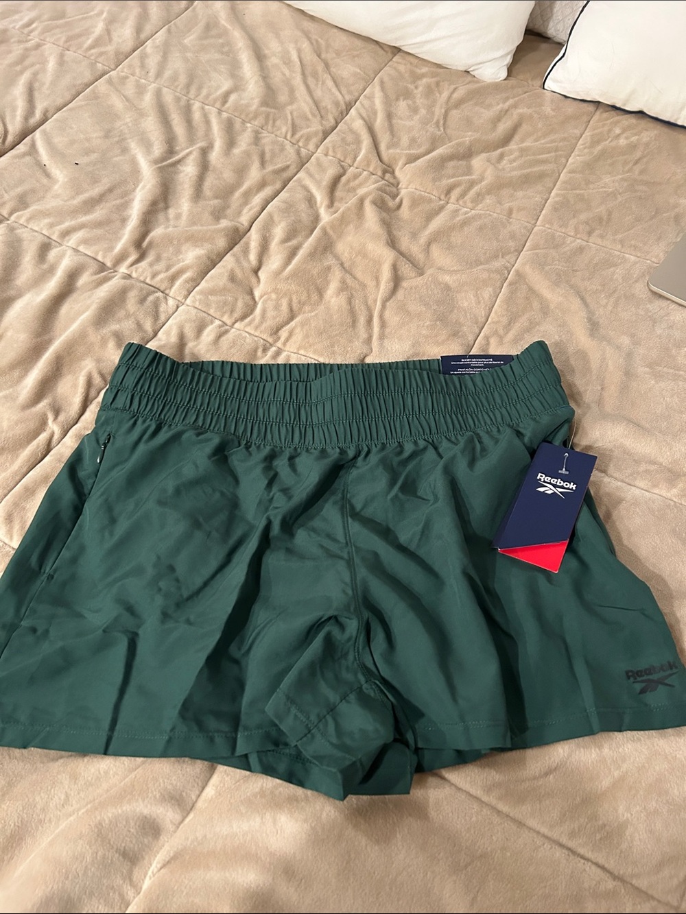 NWT Reebok Women’s Pine Needle Green Relaxed Performance Athletic Shorts LARGE
